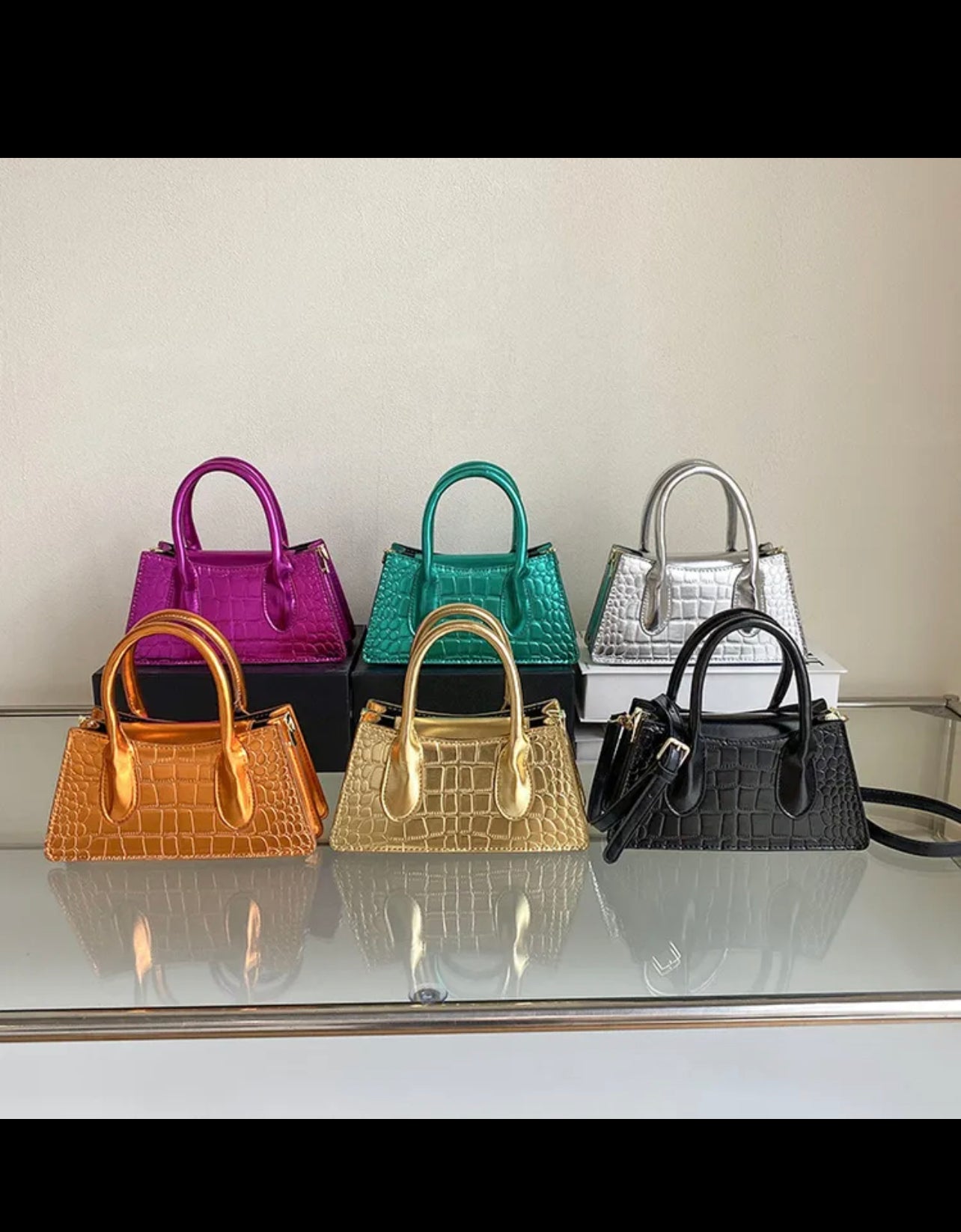 Lalic metallic purse