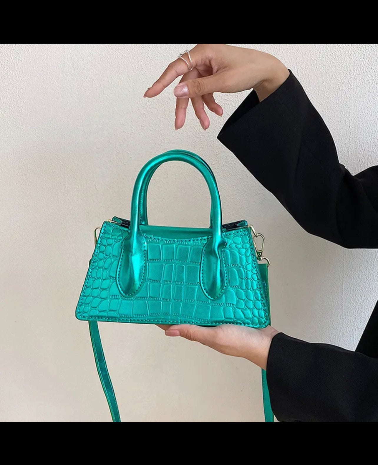Lalic metallic purse