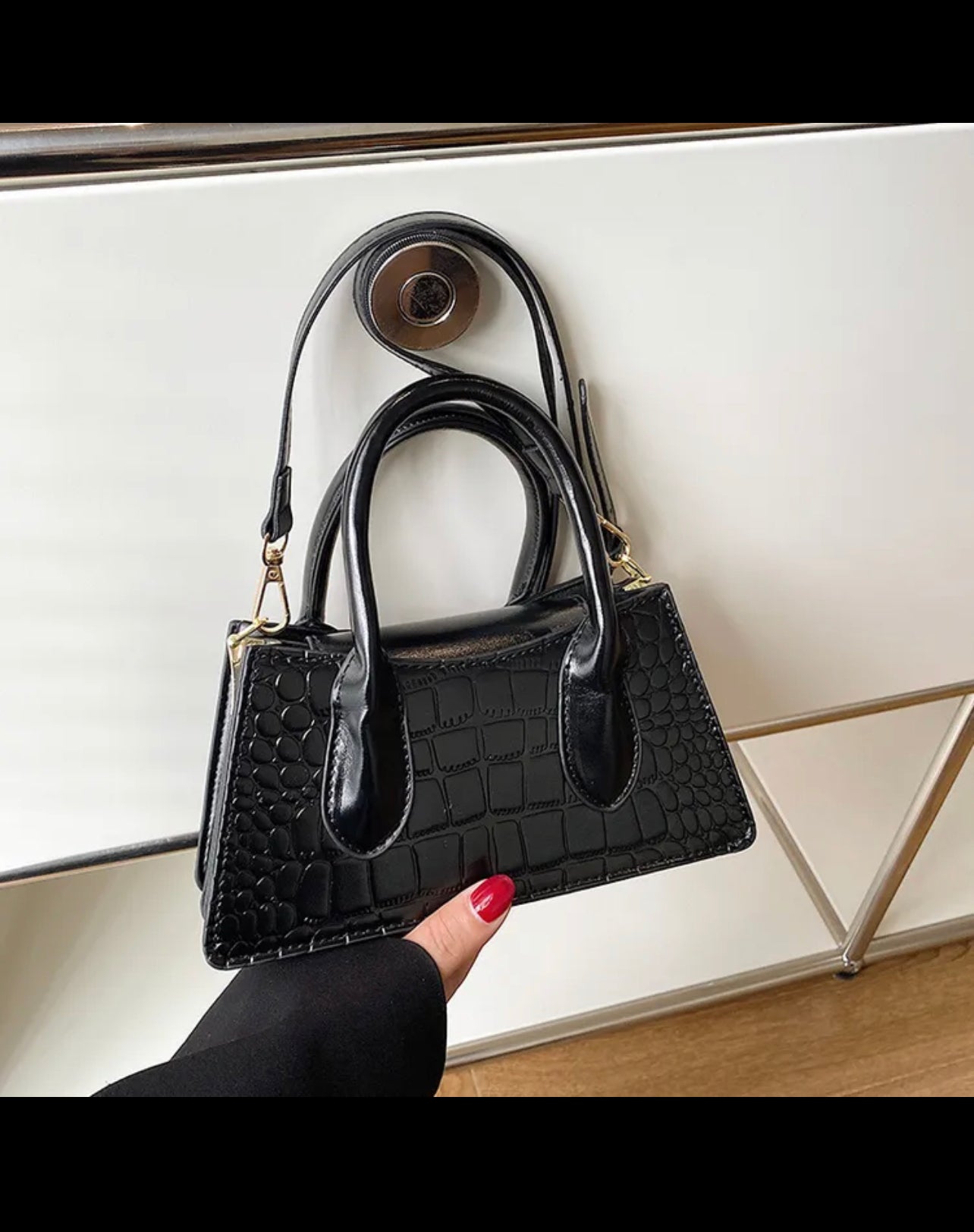 Lalic metallic purse