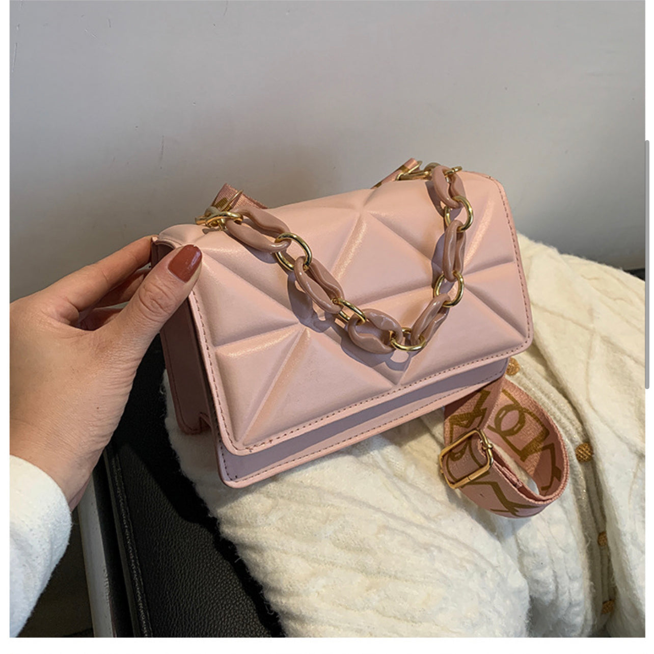 Chain link handle purse